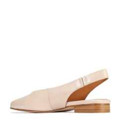 EMIS -Femme Feet eyxn8XX41WdiYi8KP6wwUsRYA 93516.1711106609