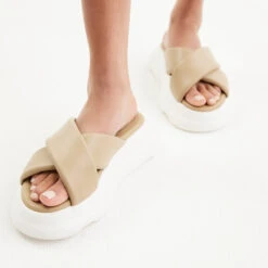 Porto Cross Slide Latte -Femme Feet r9V W54gAOiepxIEoxk0mIHAM 66844.1711106702